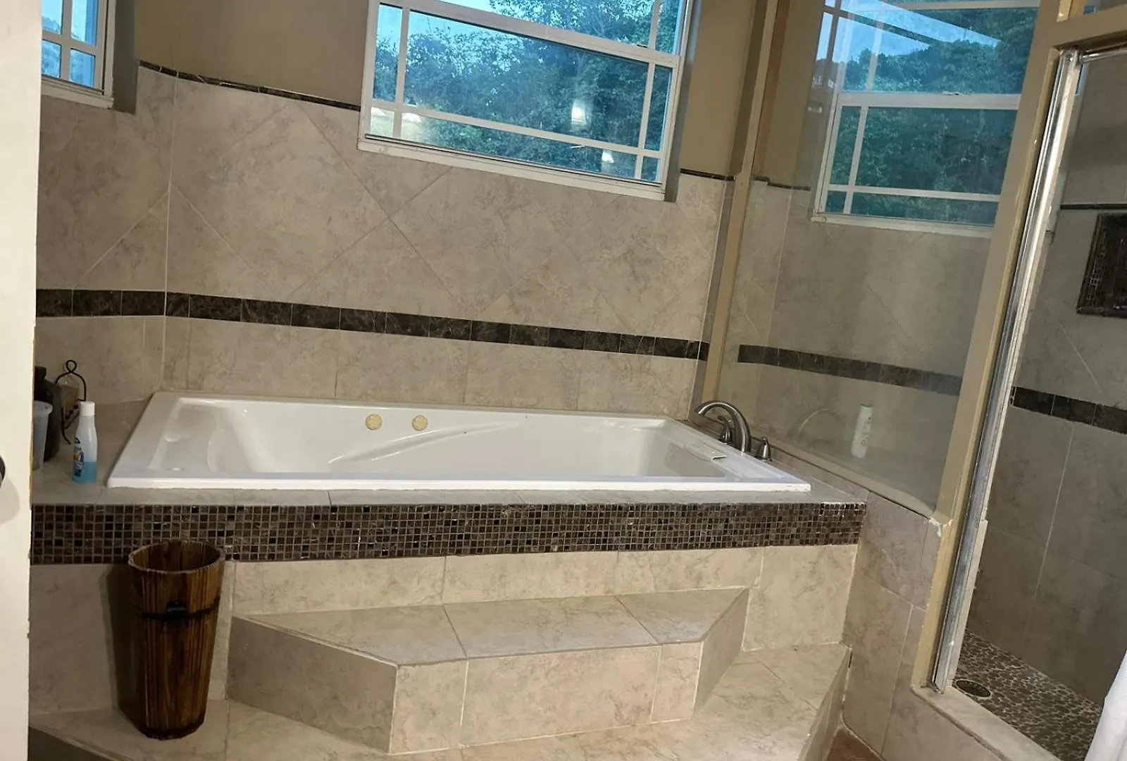 3-Bedroom House With Free Suv West End Holiday home