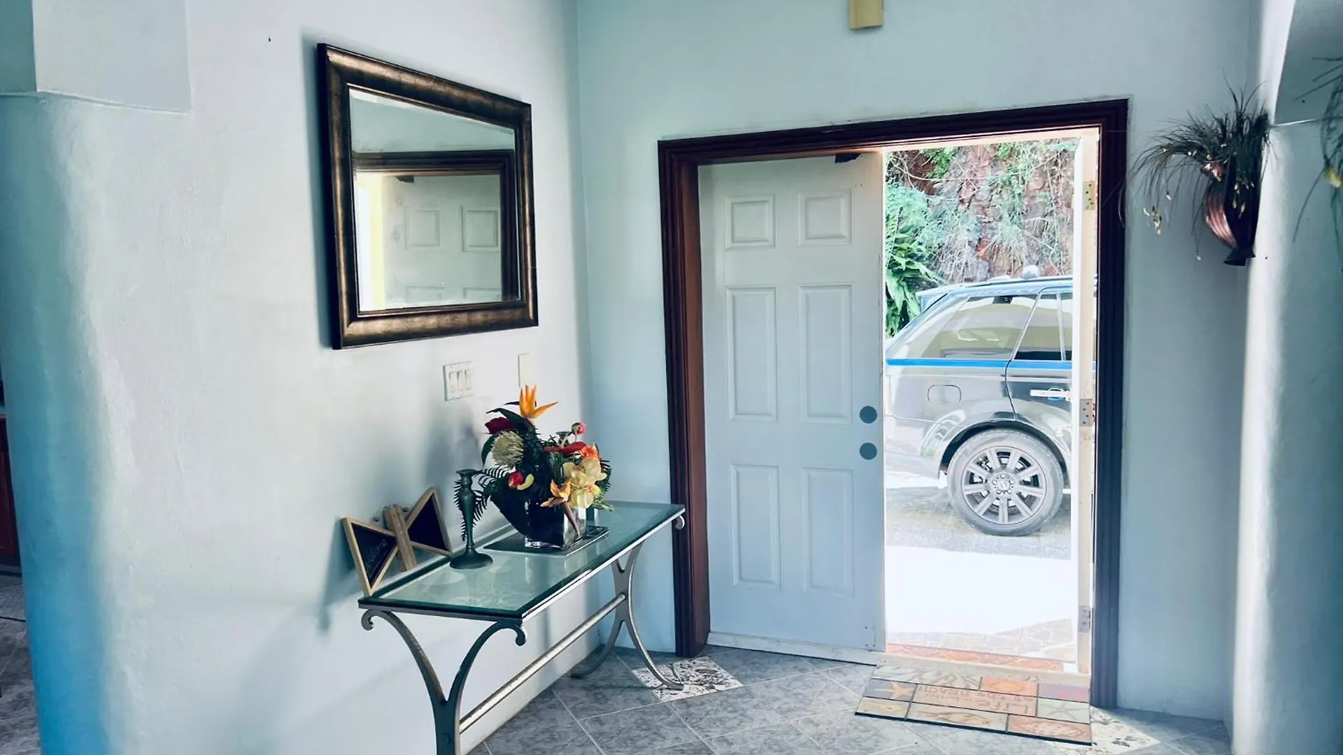Holiday home 3-Bedroom House With Free Suv West End