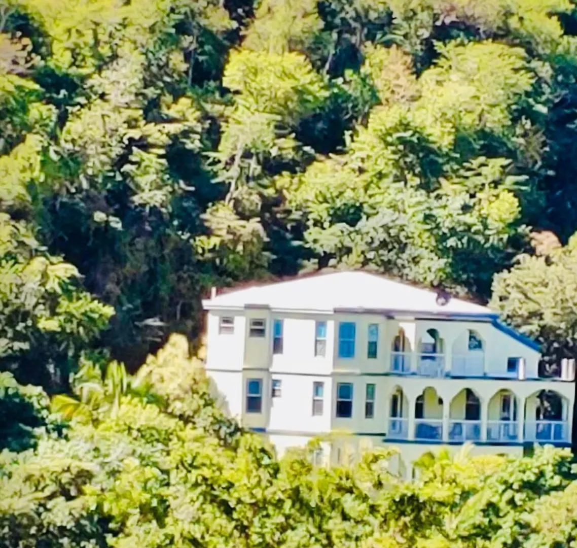 3-Bedroom House With Free Suv West End Holiday home