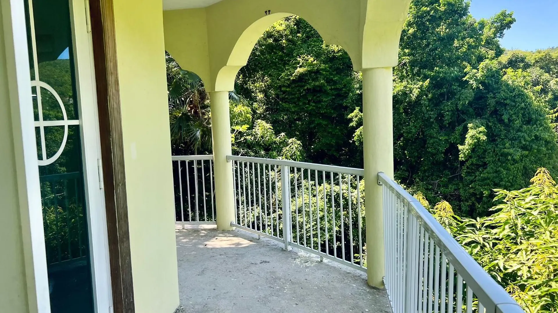 Holiday home 3-Bedroom House With Free Suv West End
