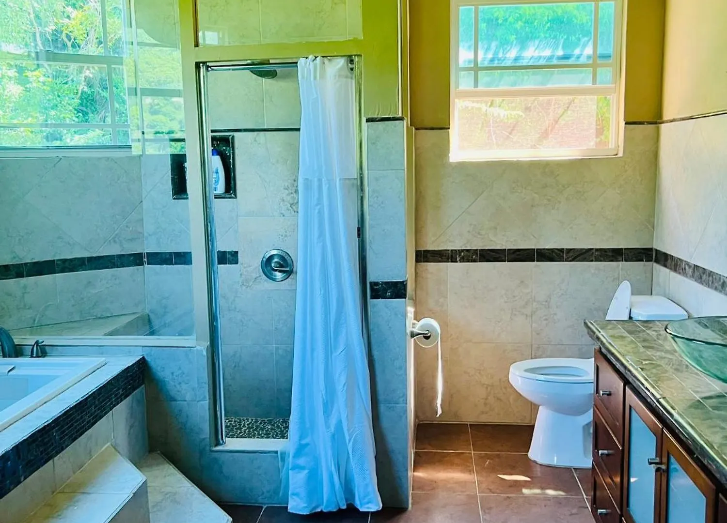 Holiday home 3-Bedroom House With Free Suv West End