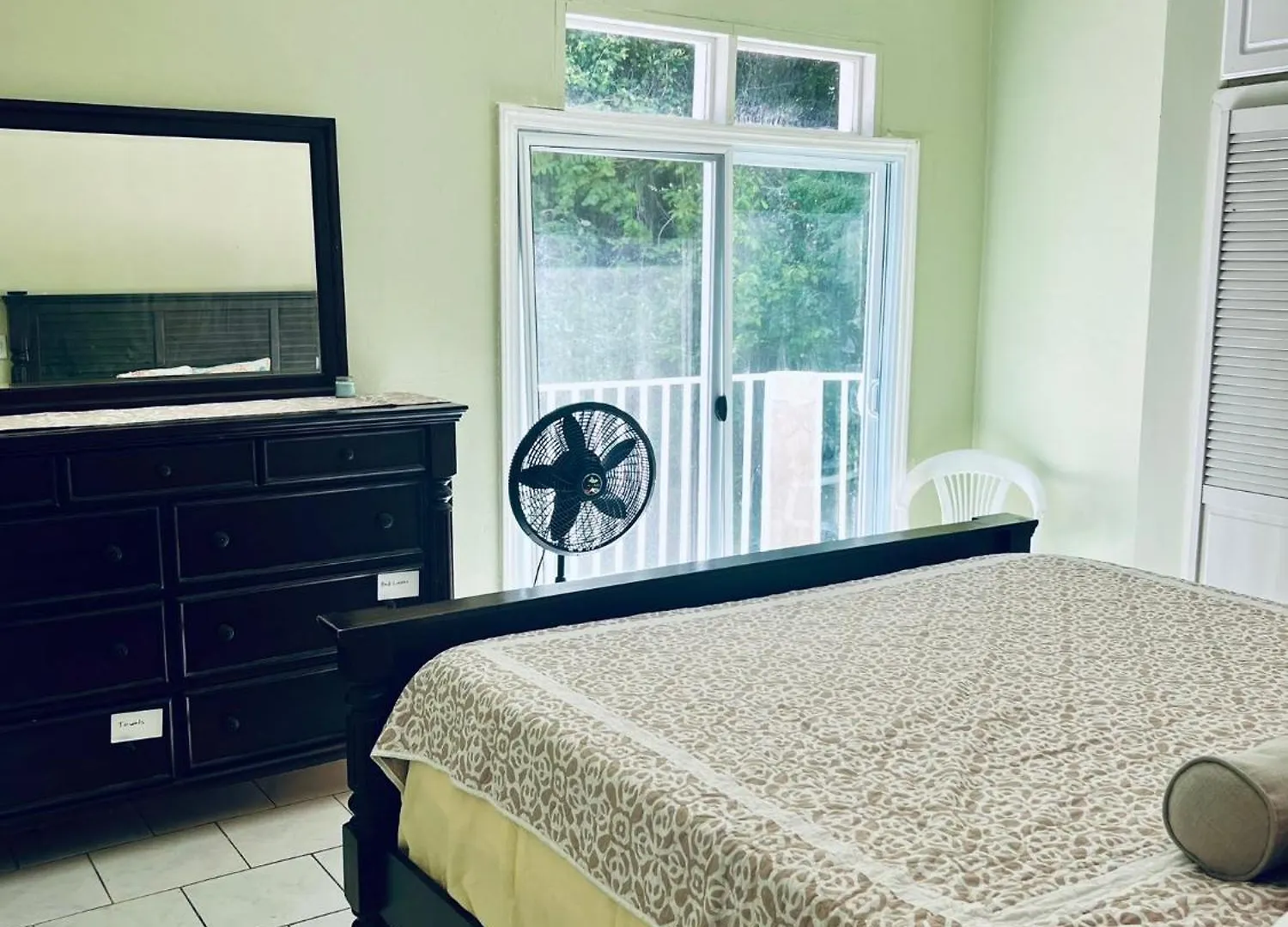 3-Bedroom House With Free Suv West End 0*,